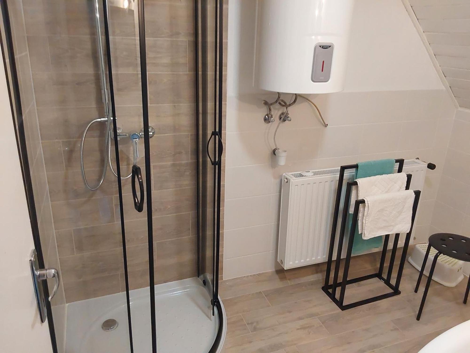 Tuerkiz Apartman - 5 Szobas 13 Fos Apartmanhaz 4Km A Balaton- Balatonszabadi Fürdőtelep 外观 照片