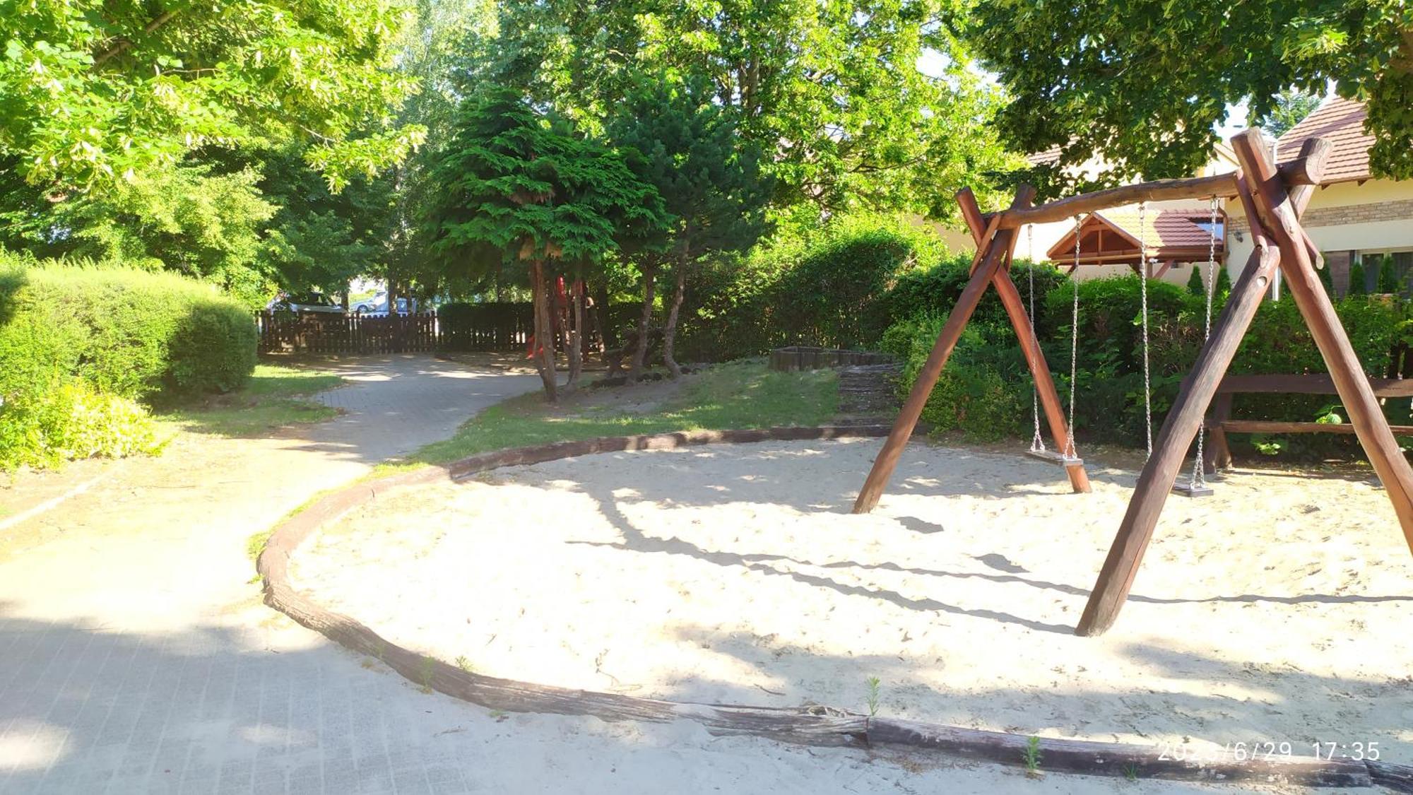 Tuerkiz Apartman - 5 Szobas 13 Fos Apartmanhaz 4Km A Balaton- Balatonszabadi Fürdőtelep 外观 照片