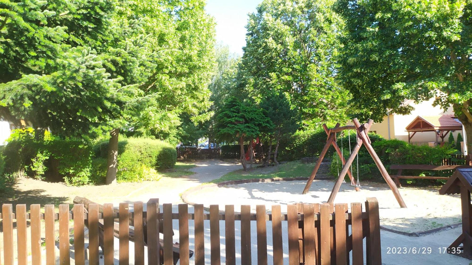 Tuerkiz Apartman - 5 Szobas 13 Fos Apartmanhaz 4Km A Balaton- Balatonszabadi Fürdőtelep 外观 照片